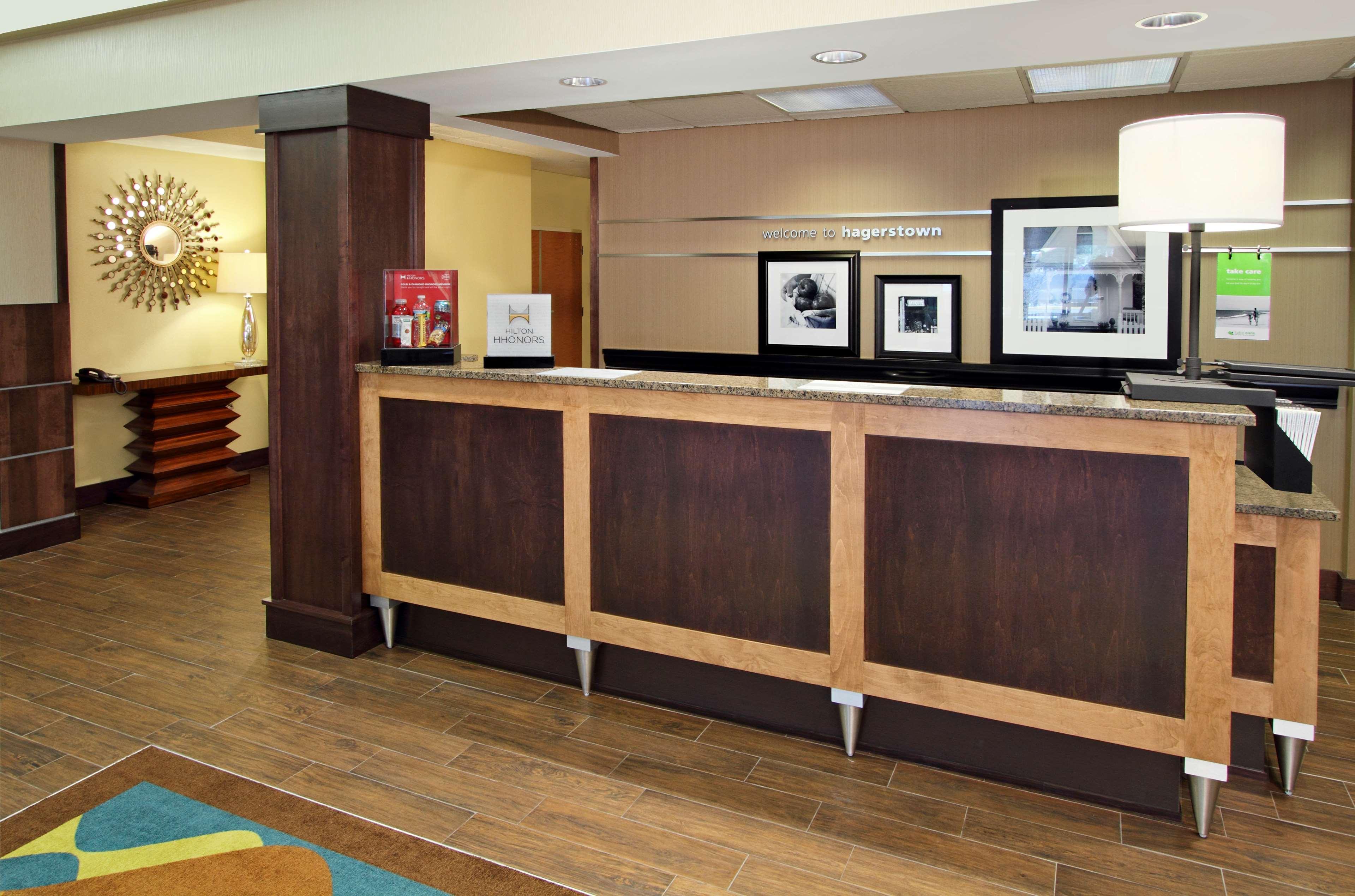 Hampton Inn Hagerstown Buitenkant foto