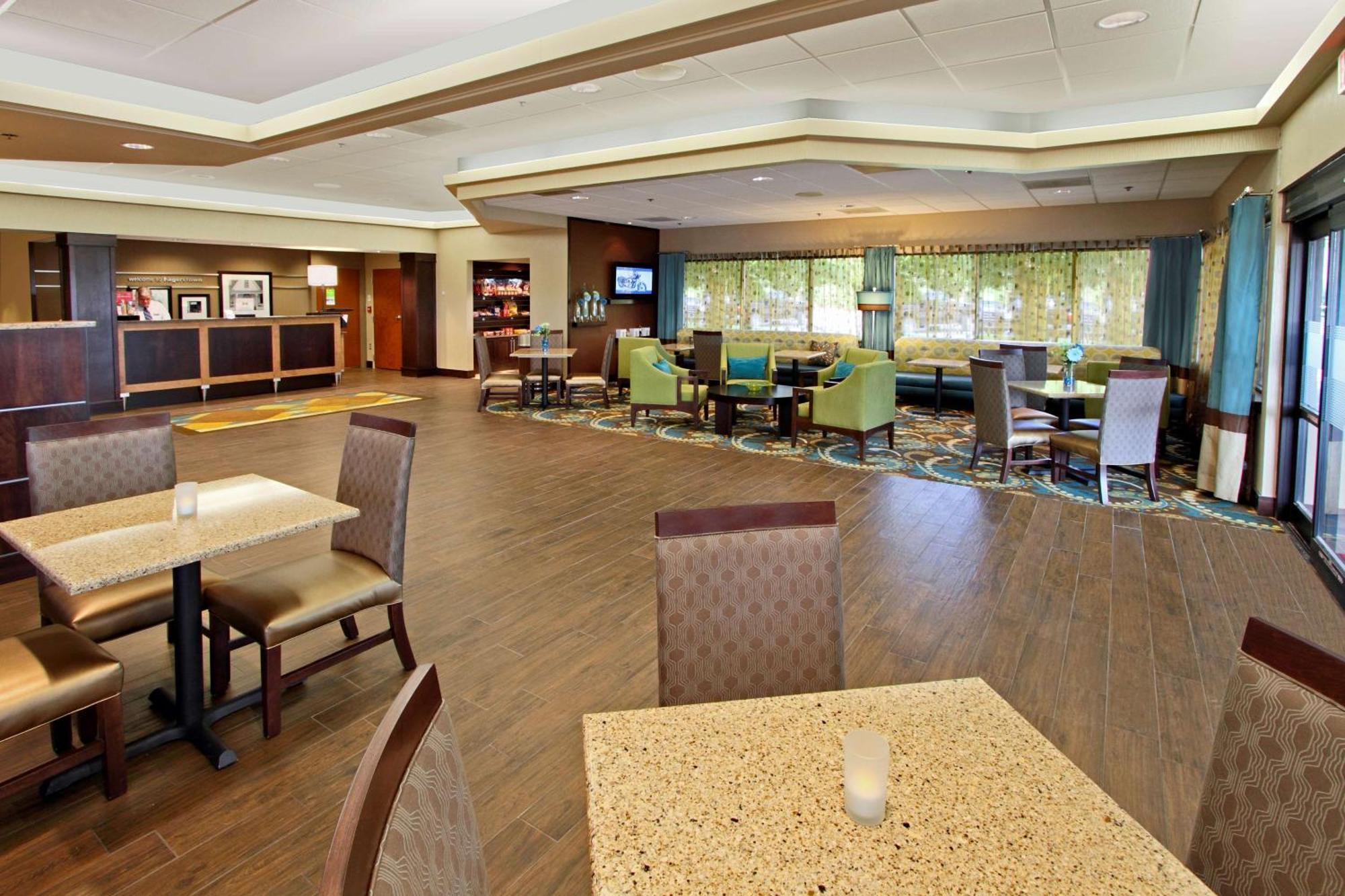 Hampton Inn Hagerstown Buitenkant foto